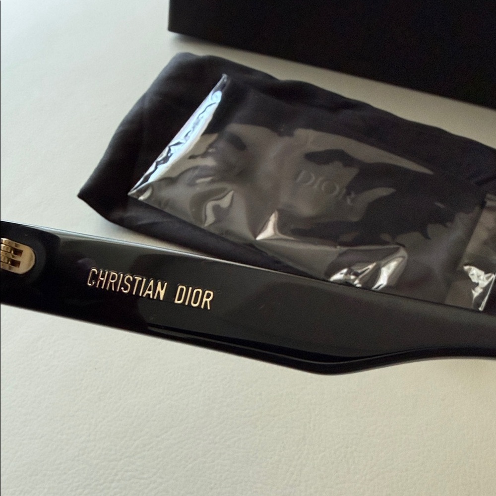 Dior DiorSignature R1U oversized round sunglasses in black acetate/black lenses - Picture 3 of 6